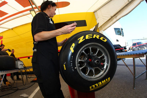 Limpiando los neumáticos Pirelli