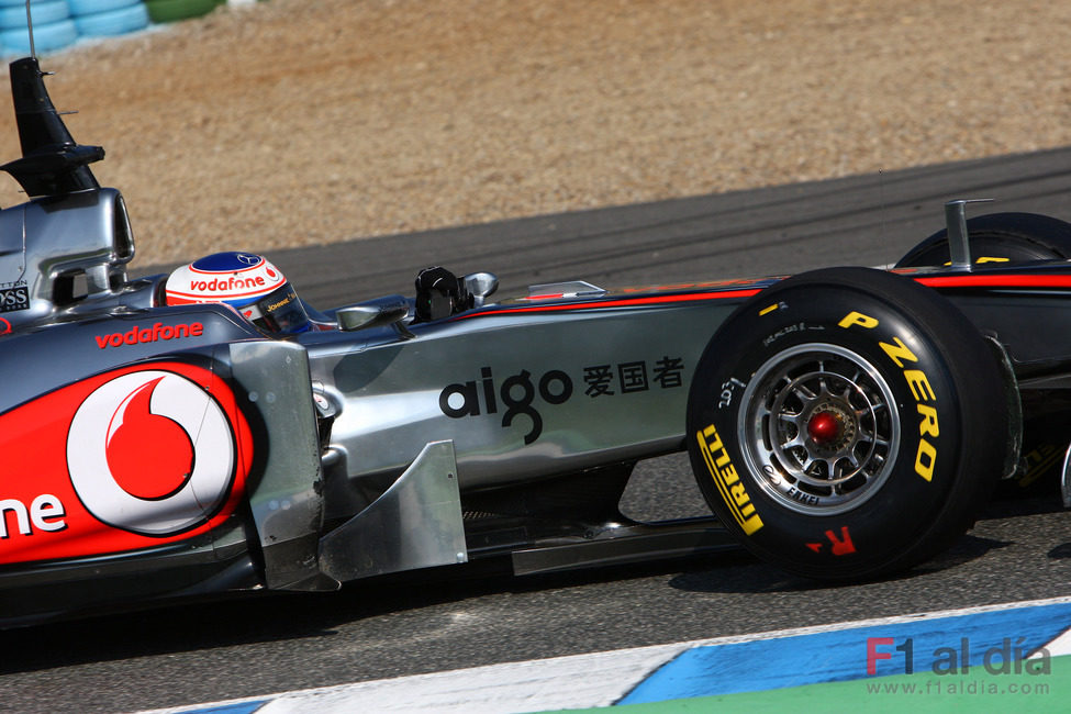 Button con el MP4-26 en Jerez