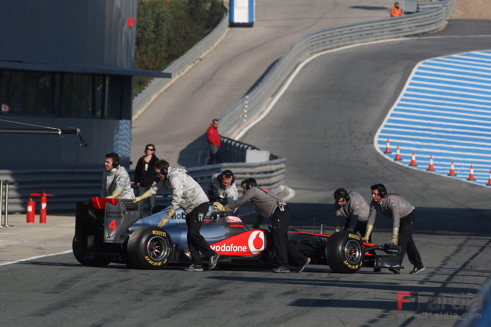 Jenson vuelve al box de Jerez