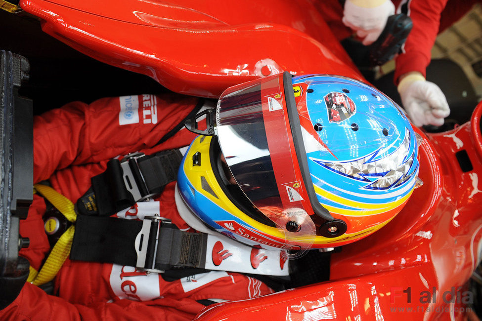 Alonso homenajea a Kubica en su casco