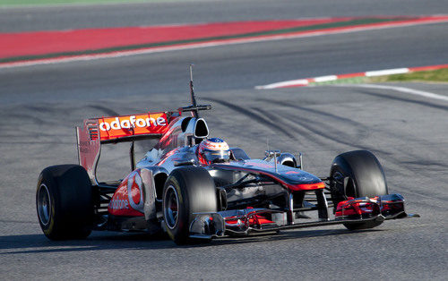 Button sigue dando vueltas a Montmeló