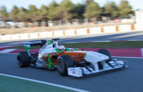 Di Resta vuelve a boxes en Montmeló