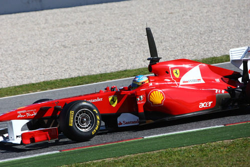 Fernando Alonso no se cansa de rodar en Montmeló