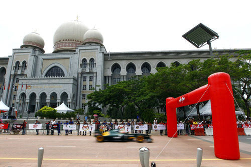 Empieza el espectáculo en Putrajaya