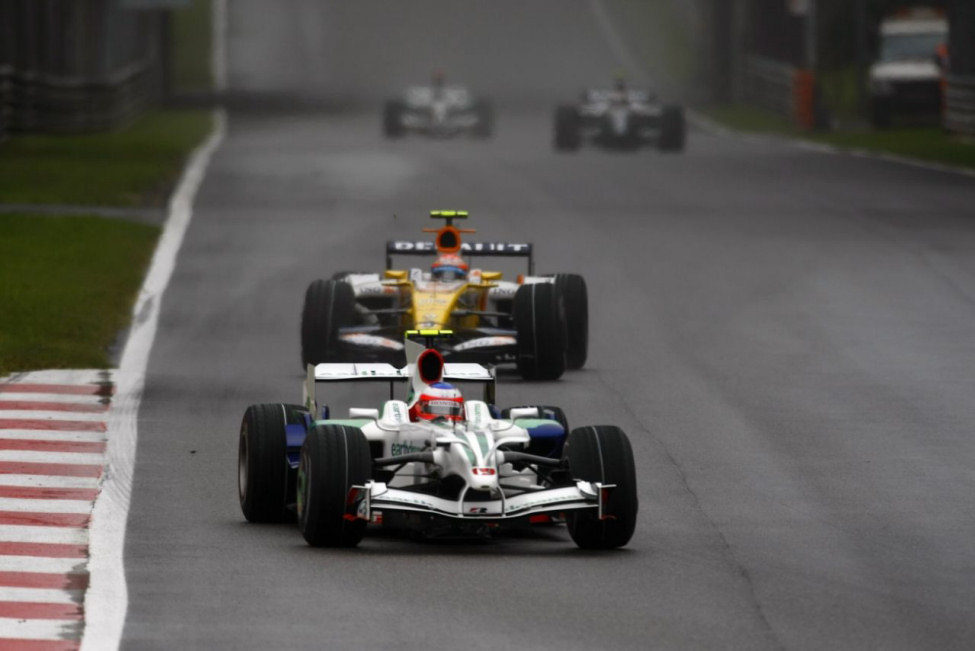 Barrichello presionado por Nelsinho