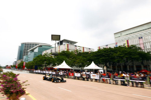 Alexander Rossi rueda con el T128 en Putrajaya