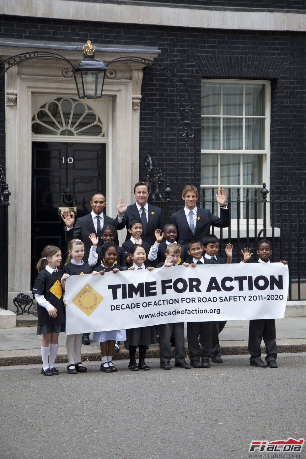 Los pilotos de McLaren apoyan la campaña Make Roads Safe