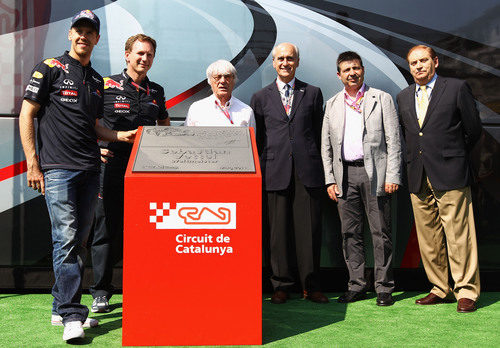 Sebastian Vettel desvela su placa en la 'Avenida de los Campeones' del Circuit de Catalunya