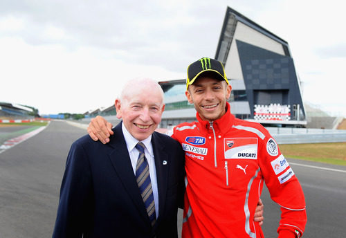 John Surtees y Valentino Rossi en la inauguración del Silverstone 'Wing'