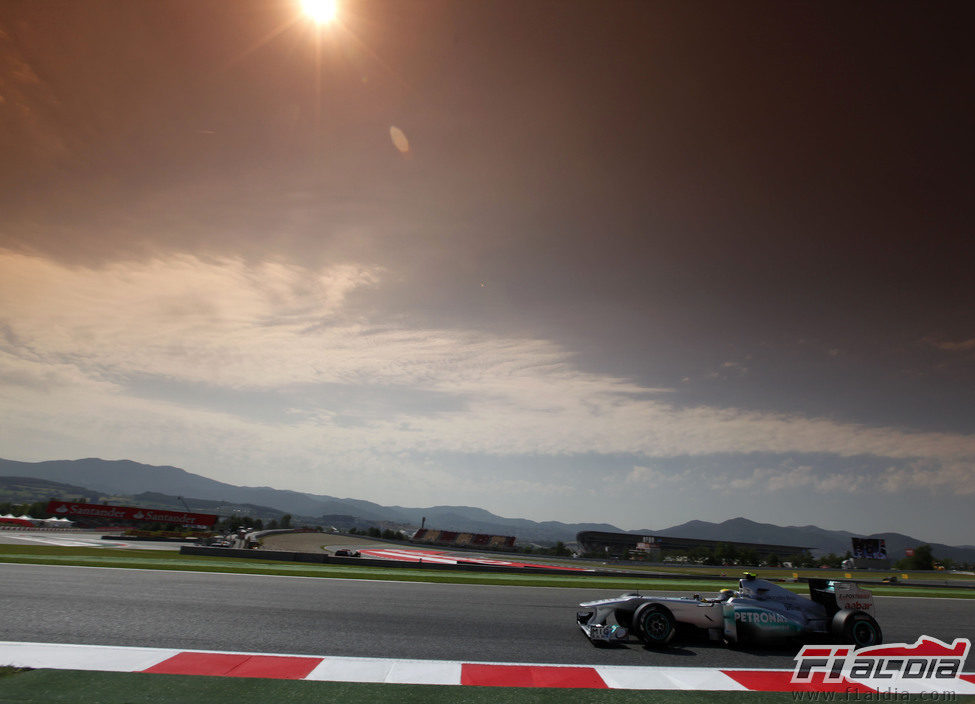 Rosberg rueda durante la clasificación de España 2011