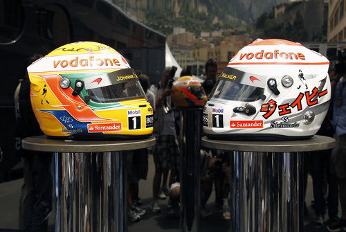 Los cascos de Hamilton y Button para el GP de Mónaco 2011