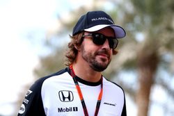 Alonso perplejo por los comentarios de Ron Dennis sobre un supuesto año sabático