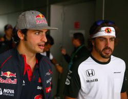 Fernando Alonso cree que Max Verstappen es un buen compañero para Carlos Sainz