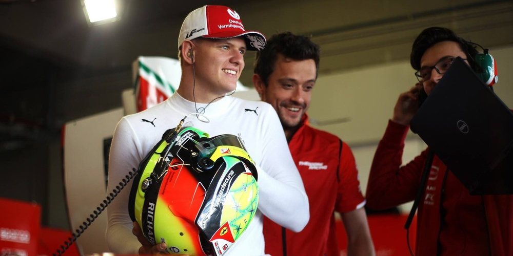 Mick Schumacher: "Para mí es un honor que me comparen con mi padre"