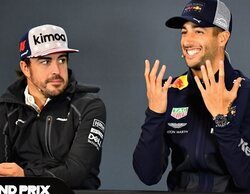 Hill: "Ricciardo y Alonso son algunos de los mejores adelantando y no chocan contra otros pilotos"