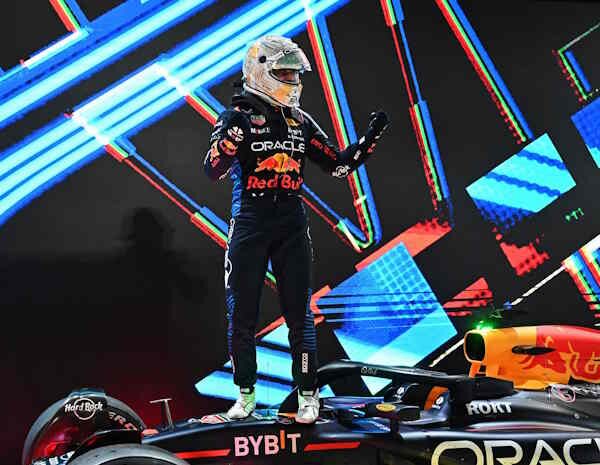 Max Verstappen se impuso y logró la victoria en el caos de la carrera de Catar