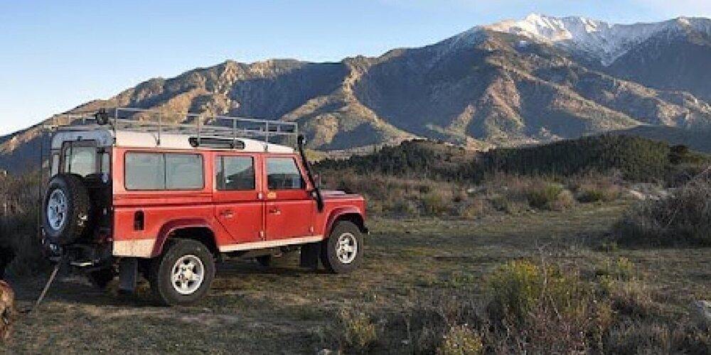 Land Rover se apunta a la carrera por la electrificación