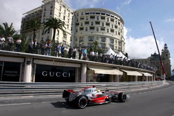 Kimi sorprende a Hamilton por la mañana, por la tarde manda el inglés