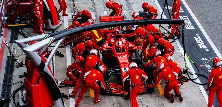 Vettel para en boxes en Monza