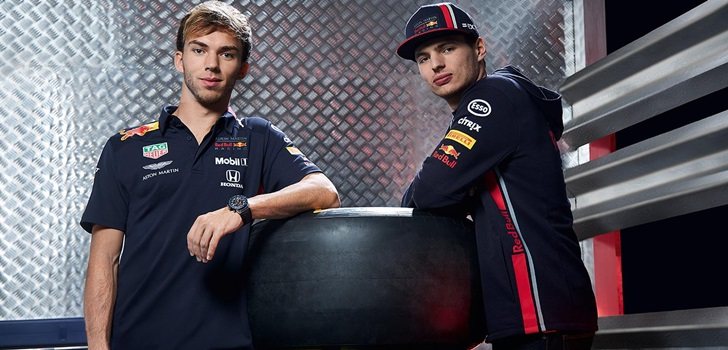 Gasly y Verstappen posan juntos