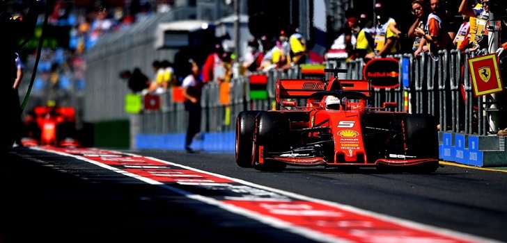 Vettel, en los boxes de Australia