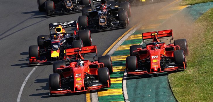 Verstappen lucha con los Ferrari en Australia