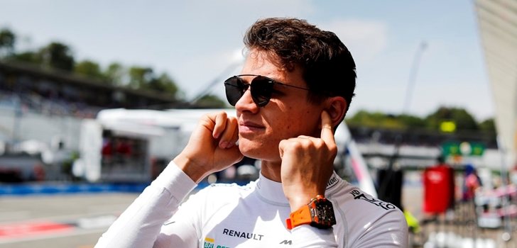 Lando Norris, concentrado antes de subirse a su monoplaza