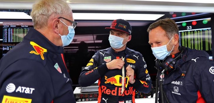 Marko, Verstappen y Horner en el box de Red Bull