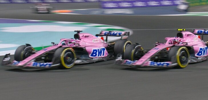 Ocon y Alonso luchan en Jeddah