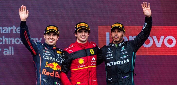 Sainz, en el podio de Silverstone junto a Pérez y Hamilton