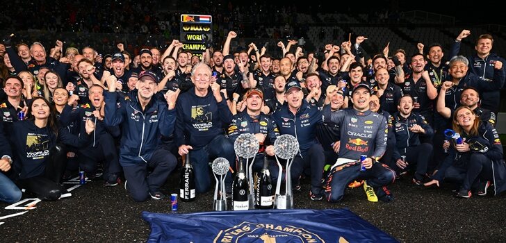 Red Bull celebra el título de Verstappen en Japón