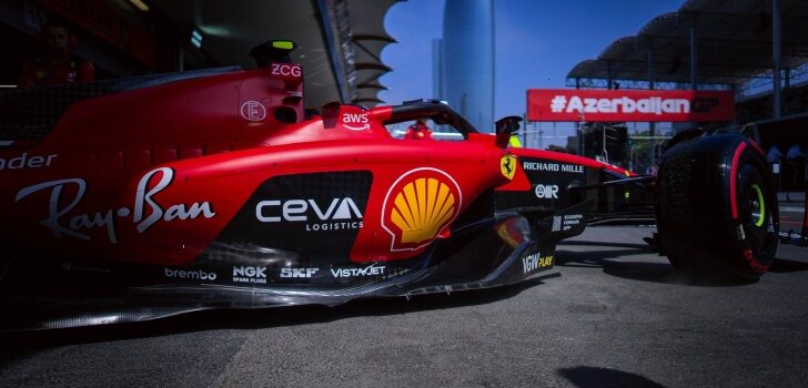 Ferrari, en los boxes de Bakú