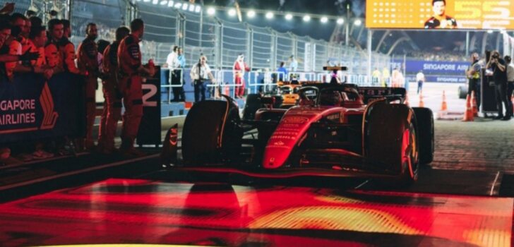 Carlos Sainz gana en Singapur