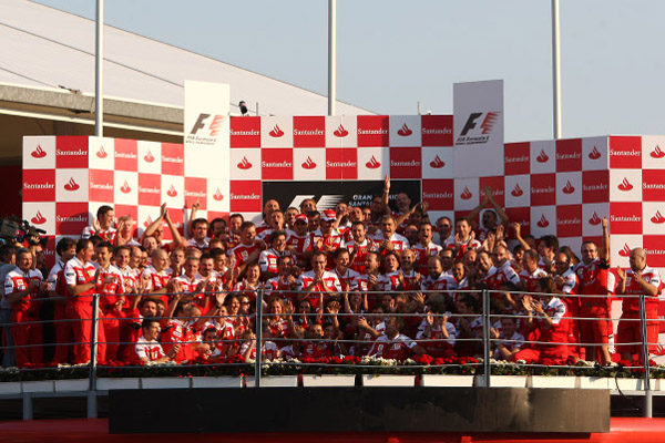 Ferrari celebra una auténtica victoria de equipo