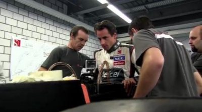 Adrian Sutil se hace su asiento en la sede de Sauber