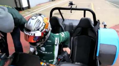 Kamui Kobayashi se pone al volante del Caterham 620R