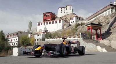 Red Bull rueda con un F1 en la carretera más elevada del mundo